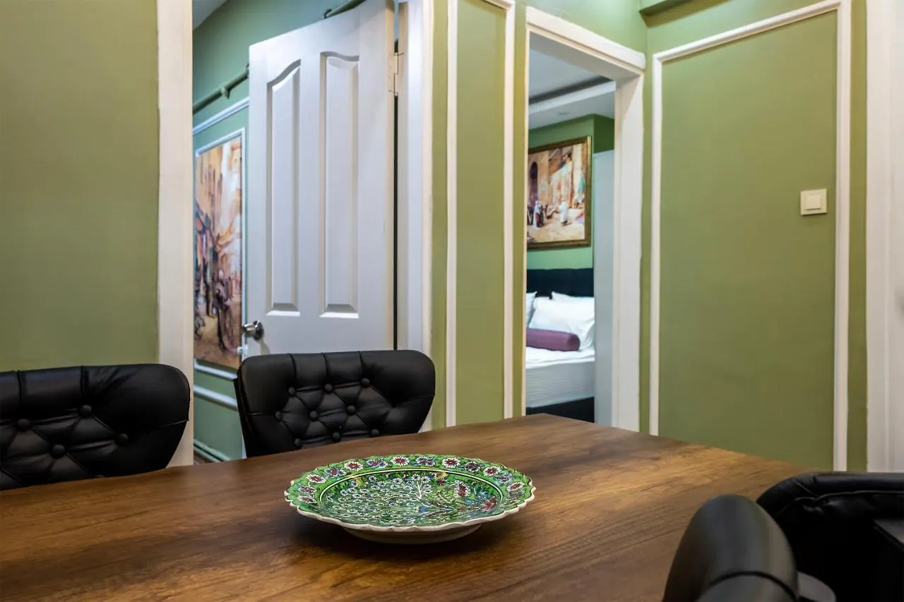 Secret Garden - Basement Apartment Istanbul